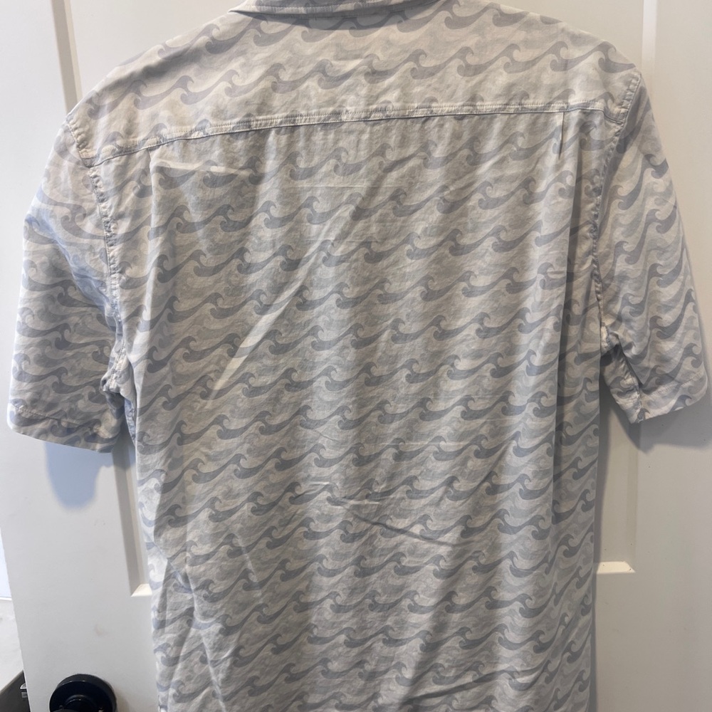 Faherty Men's Gray Wave Pattern lightweight Shirt - image 2